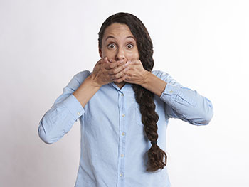 Mundgeruch: Wie der unangenehme Geruch entsteht
